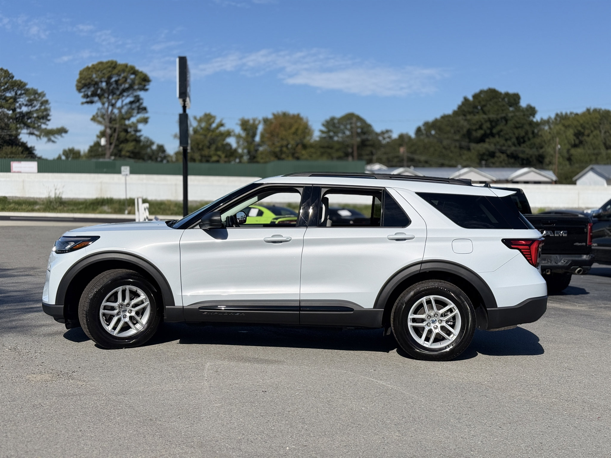 Used 2026 Ford Explorer Active w/ Active Comfort Package RWD image 4