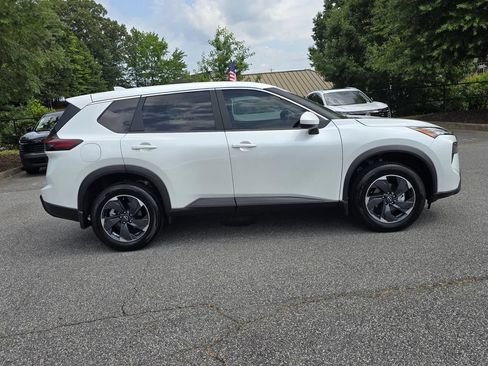 Used 2026 Nissan Rogue SV w/ Cold Weather Package FWD image 6