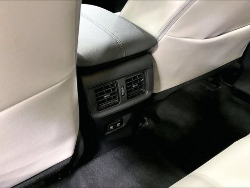 Used 2021 Toyota RAV4 Limited AWD/4WD image 10