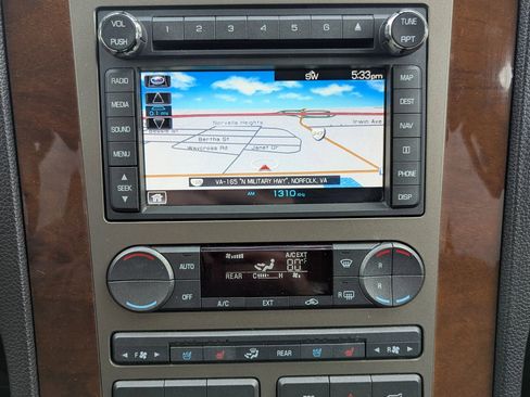 Used 2014 Lincoln Navigator L 4WD image 4