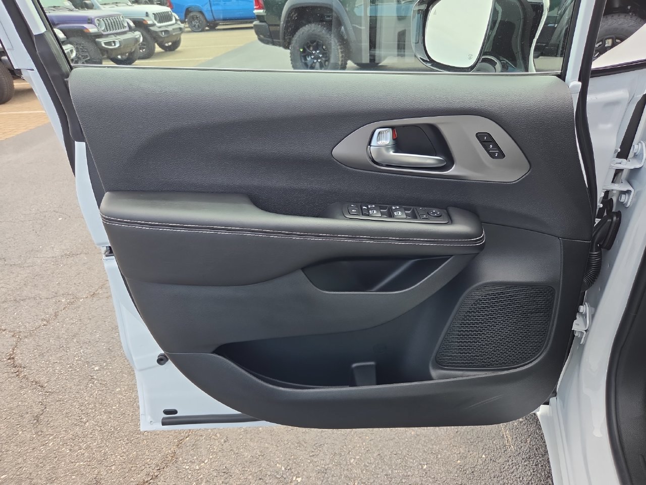 New 2027 Chrysler Pacifica Select w/ Family Tech Group FWD image 18