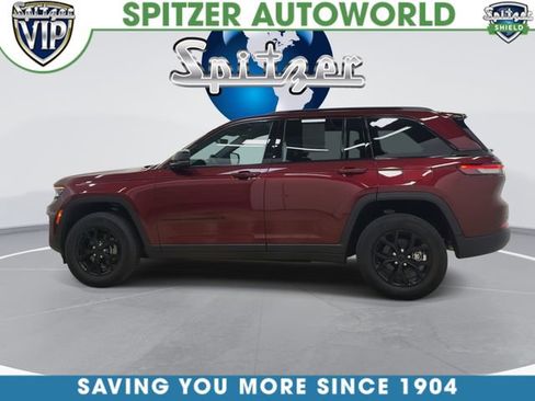 Used 2025 Jeep Grand Cherokee Altitude image 3