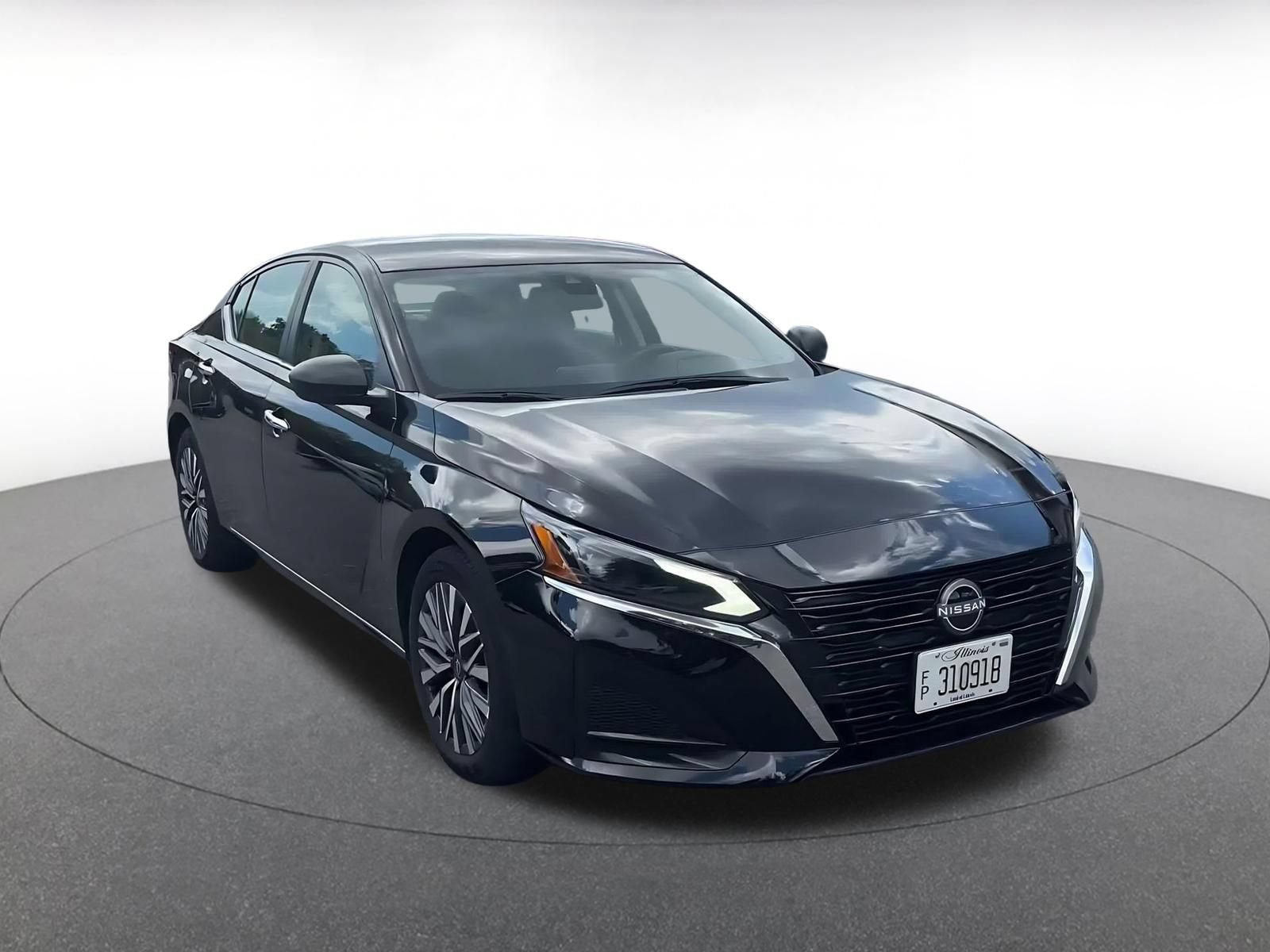 Used 2025 Nissan Altima 2.5 SV FWD image 2