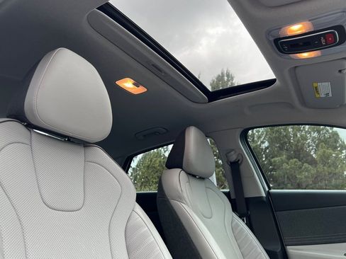 Used 2023 Hyundai Elantra Limited FWD image 20