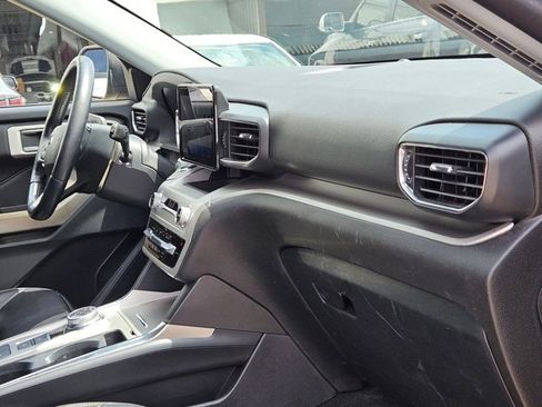Used 2022 Ford Explorer XLT w/ Equipment Group 202A RWD image 21