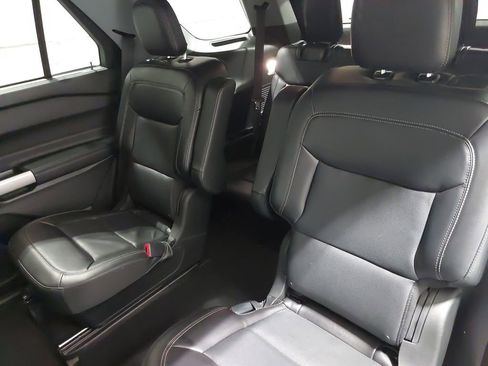 Used 2022 Ford Explorer Limited image 16