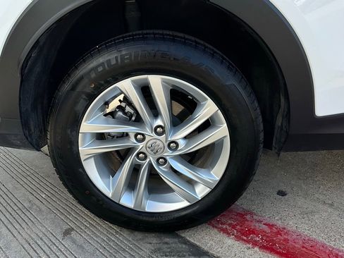 Used 2025 Buick Envista Preferred image 9