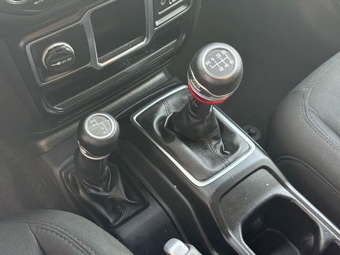 Used 2022 Jeep Wrangler Unlimited Sport image 19