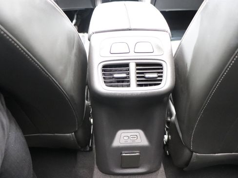 Used 2022 Buick Envision Avenir w/ Technology Package II image 22