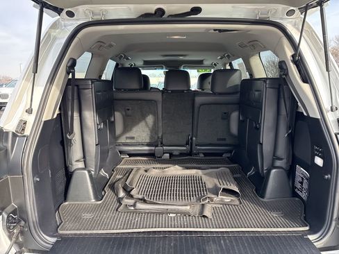 Used 2021 Lexus LX 570 4WD w/ Luxury Package image 18