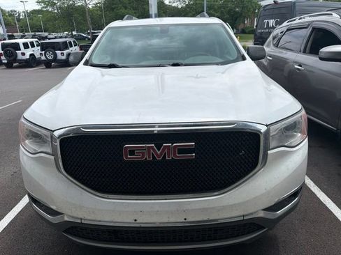 Used 2017 GMC Acadia SLT FWD image 2