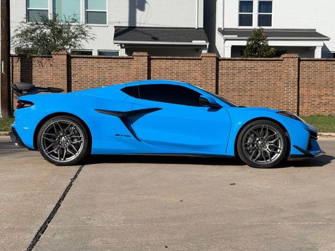 Used 2023 Chevrolet Corvette Z06 w/ Z07 Performance Package image 12