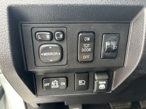 Used 2020 Toyota Tundra Platinum AWD/4WD image 16