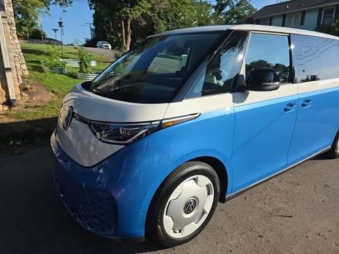 Used 2025 Volkswagen ID. Buzz 1st Edition RWD image 1