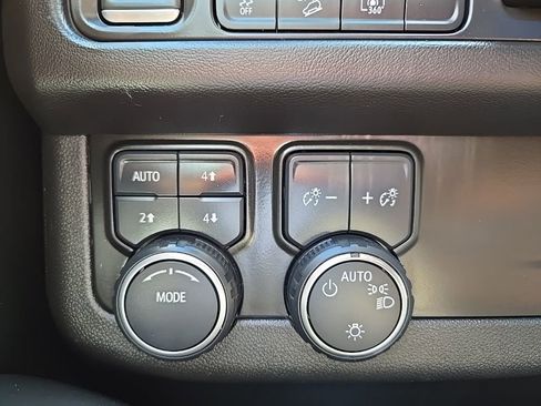 Used 2023 Chevrolet Tahoe Premier AWD/4WD image 23