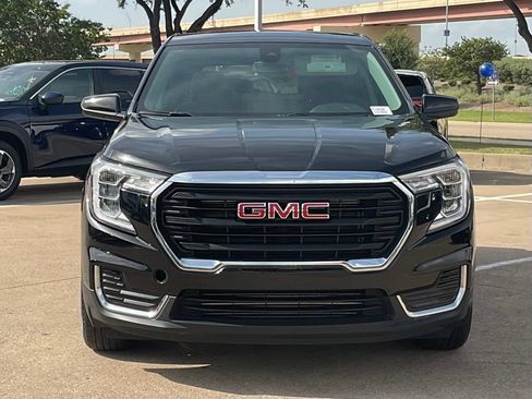 Used 2024 GMC Terrain SLE FWD image 2
