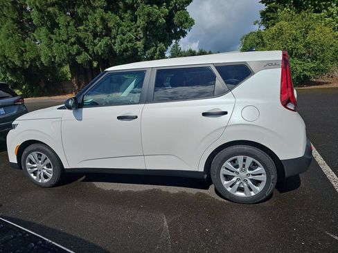 Used 2021 Kia Soul LX FWD image 3