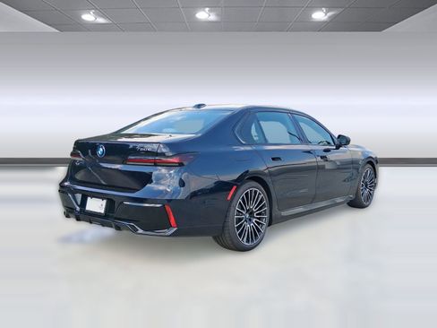New 2026 BMW 750e xDrive image 8