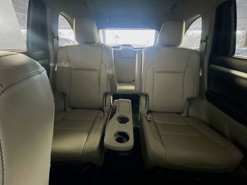 Used 2019 Toyota Highlander XLE FWD image 26