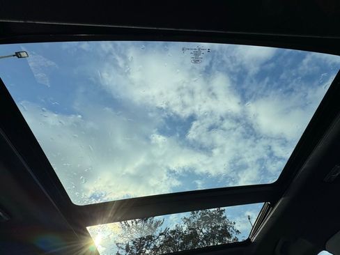 Used 2024 Ford Explorer ST w/ Technology Package image 28