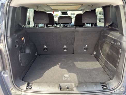 Used 2023 Jeep Renegade Latitude w/ Sun & Fun Group AWD/4WD image 11
