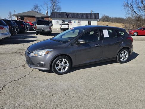 Used 2013 Ford Focus SE FWD image 2