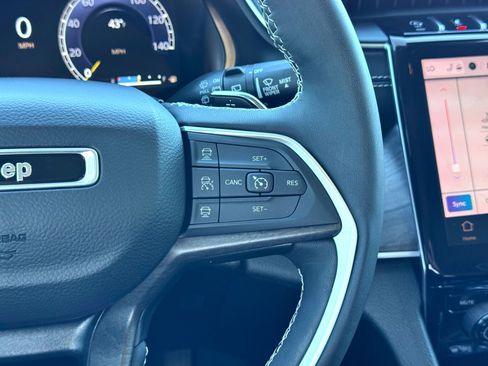 Used 2023 Jeep Grand Cherokee Limited w/ Black Appearance Package image 24