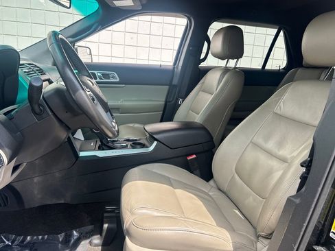 Used 2015 Ford Explorer XLT w/ Equipment Group 202A image 3