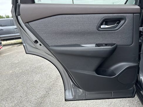 Used 2023 Nissan Rogue SV FWD image 22