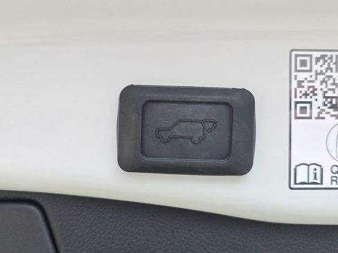 Used 2025 Toyota RAV4 XSE w/ Premium Package AWD/4WD image 16
