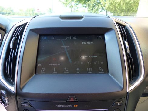 Used 2018 Ford Edge Titanium w/ Equipment Group 301A AWD/4WD image 33