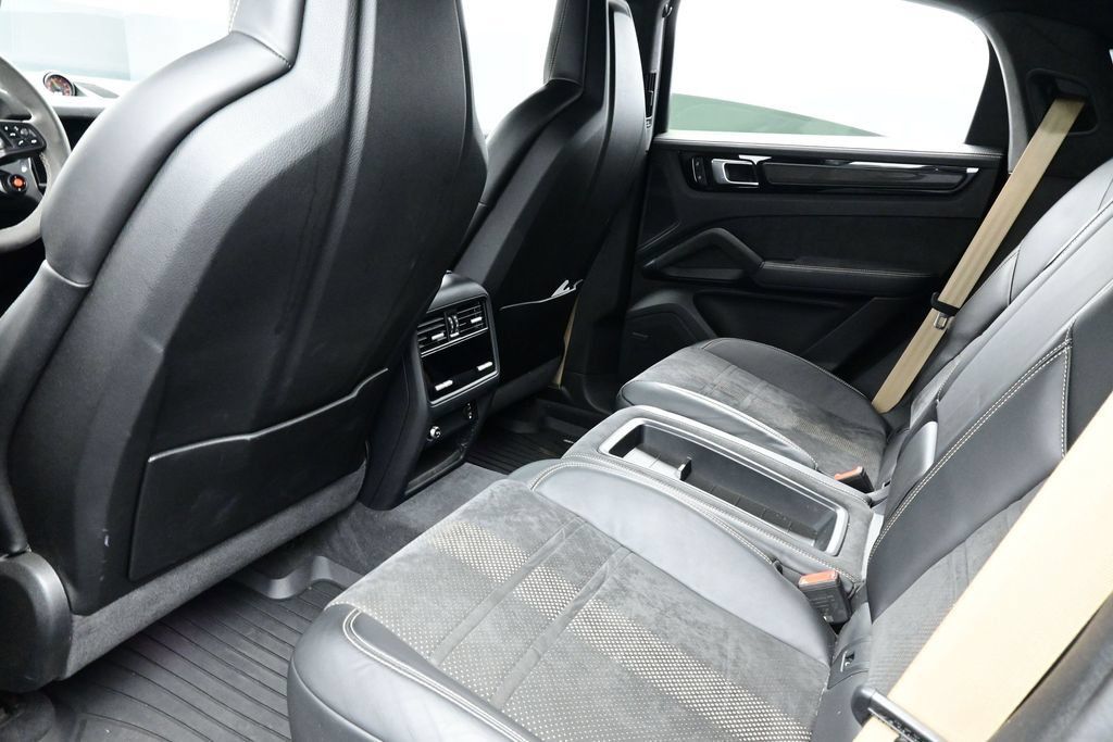 Used 2023 Porsche Cayenne Turbo GT AWD/4WD image 15