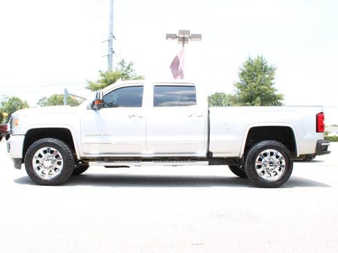 Used 2019 GMC Sierra 2500 Denali w/ Duramax Plus Package AWD/4WD image 8