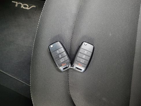 Used 2019 Kia Soul + FWD image 32