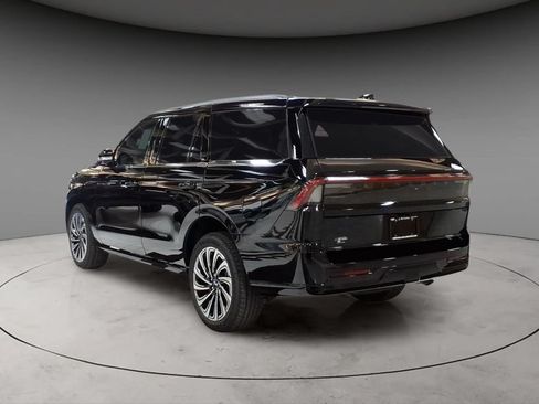 New 2027 Lincoln Navigator Black Label AWD/4WD image 4
