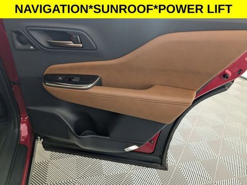 Used 2025 Toyota Crown Signia w/ Advanced Technology Package image 33