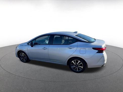 Used 2025 Nissan Versa SV image 9