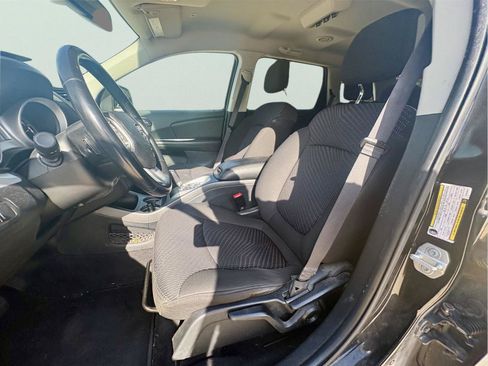 Used 2019 Dodge Journey SE w/ Connectivity Group FWD image 15