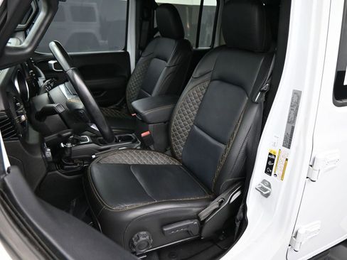 Used 2022 Jeep Wrangler Unlimited Sahara AWD/4WD image 16