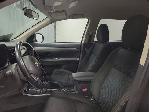 Used 2017 Mitsubishi Outlander ES image 13