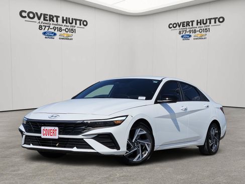 Used 2025 Hyundai Elantra Sport FWD image 1