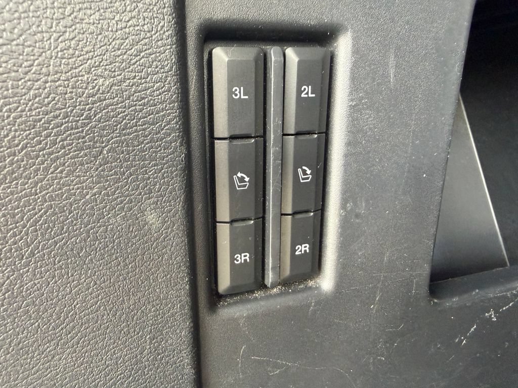 Used 2024 Ford Expedition XLT RWD image 7