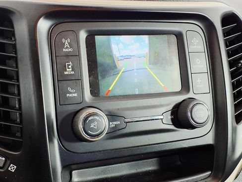 Used 2018 Jeep Cherokee Latitude w/ Altitude Package FWD image 24