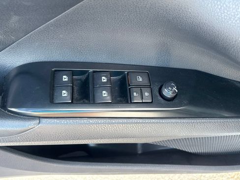 Used 2018 Toyota Camry SE w/ Moonroof Package FWD image 9