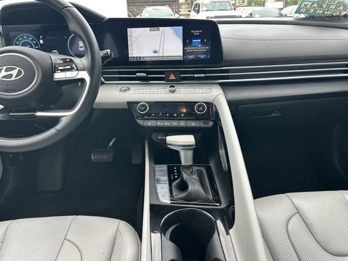 Used 2025 Hyundai Elantra Limited FWD image 15