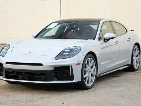 Used 2025 Porsche Panamera image 53