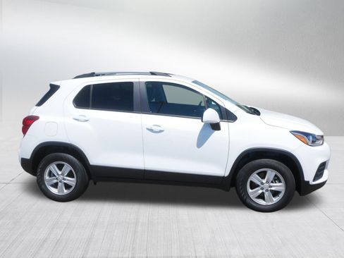 Used 2022 Chevrolet Trax LT w/ LT Convenience Package AWD/4WD image 8