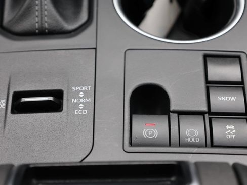 Used 2025 Toyota Highlander XLE image 22