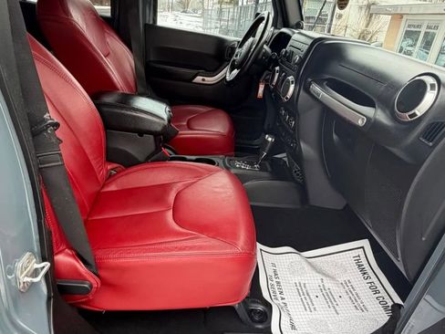 Used 2013 Jeep Wrangler Unlimited Rubicon image 14