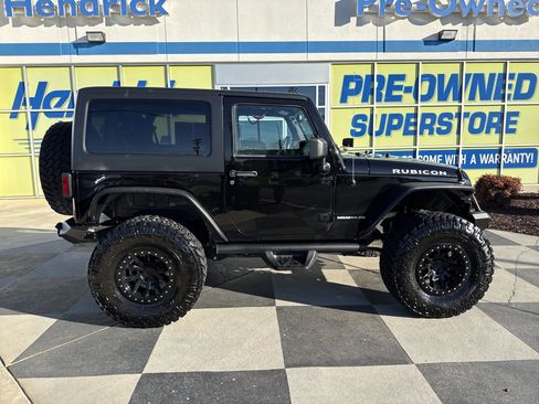 Used 2017 Jeep Wrangler Rubicon w/ Power Convenience Group image 11